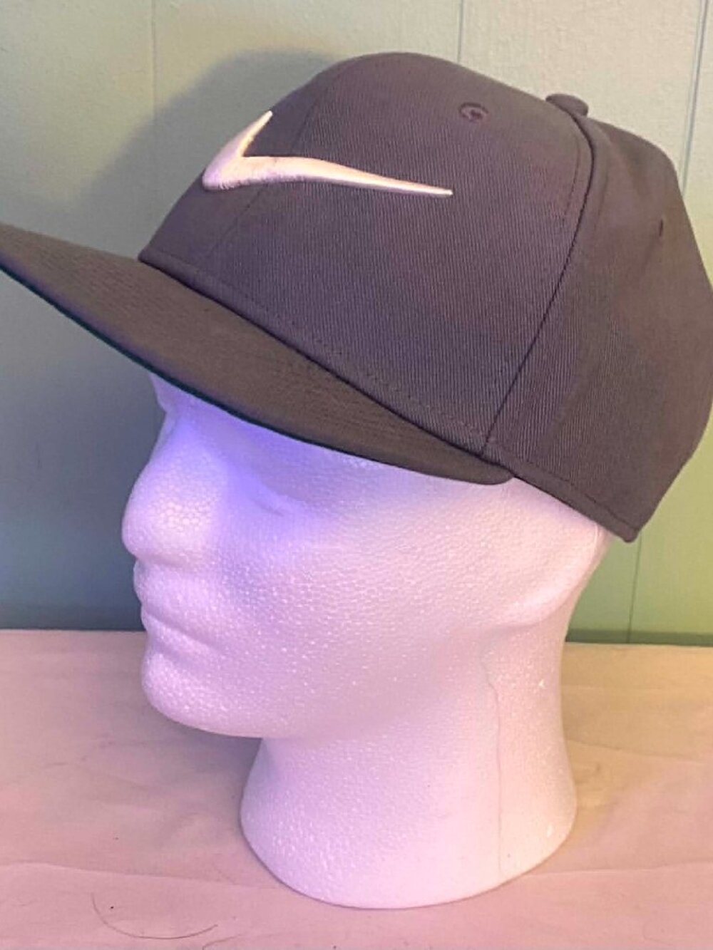 Nike Pro Gray Flat Bill Snapback Hat White Embroidered Swoosh Adjustable Cap